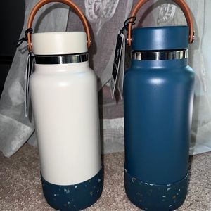 2 Brand New LIMITED EDITION HydroFlask Wide Mouth 32oz in Sandalwood and Eclipse